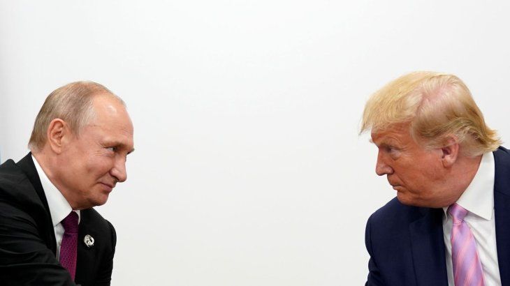Donald Trump and Vladimir Putin, showing his good harmony during a G20 summit. Donald Trump and Vladimir Putin, showing his good harmony during a G20 summit.