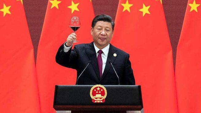 china xi jinping brinda por la nacion.jpg