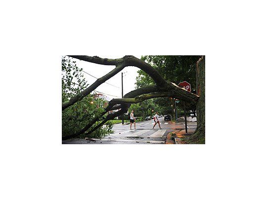 Al menos 8 muertos dejan inundaciones y tornados en el centro de EEUU