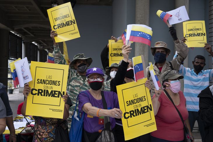 Chavista sympathizers protest against US economic sanctions (file). Chavista sympathizers protest against US economic sanctions (file).