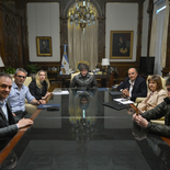 Javier Milei reunirá a la mesa política antes de viajar a Córdoba. Javier Milei reunirá a la mesa política antes de viajar a Córdoba.