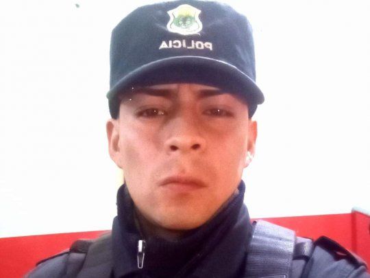policía electrocutado.jpg