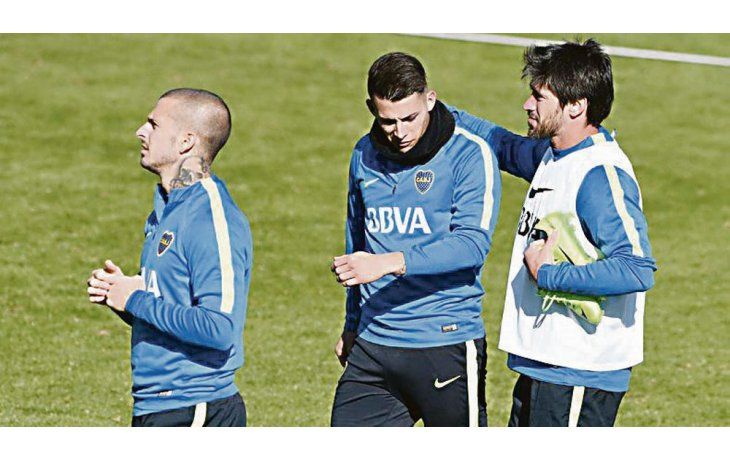 Presentes. Cuando se especulaba que ni Pavón ni Pablo Pérez serían de la partida, finalmente Guillermo Barros Schelotto los tendrá en cuenta.
