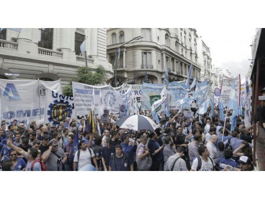 Movilización de la UOM por los despidos en el sector