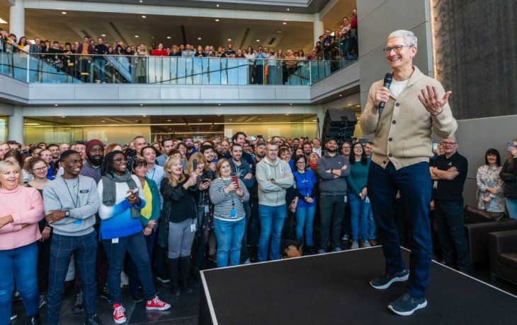 Tim Cook, en su visita a Irlanda para celebrar los 40 años de la compañía en dicho país.