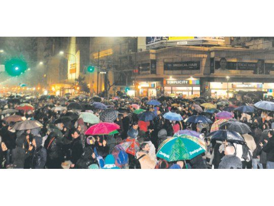 Barrios. En Caballito, en Capital Federal y la ciudad de Mendoza, entre otros puntos del país, se realizaron protestas.