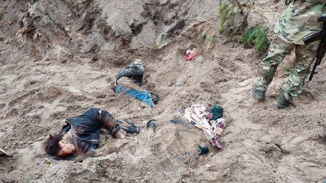 La fosa donde fueron hallados los cuerpos de la alcaldesa Olha Sukhenko, su marido Ihor Sukhenko y su hijo, Oleksandr.
