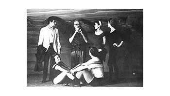 ámbito.com | Raúl Soldi, rodeado de bailarines del Colón mientras pintaba la cúpulacuyo boceto original y detalles de sus personajes exhibe la muestra quecelebra los 40 años de su inauguración.