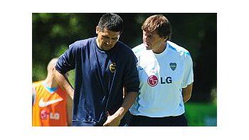 Riquelme dijo que Falcioni debe continuar al frente de Boca.