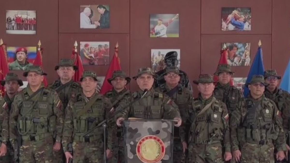 Venezuelska vojska priznala Delcy Rodríguez za začasno predsednico, medtem ko so države obsodile zunanji vpliv