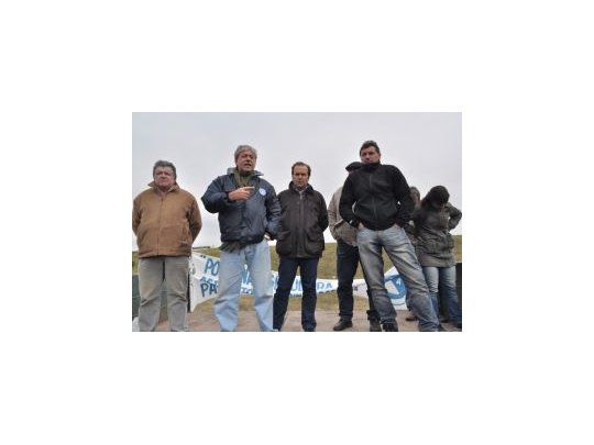 El titular de Federacion Agraria argentina, Deuardo Buzzi, duante el acto realizado hoy al cumplirse la primer jornada del paro agropecuario.