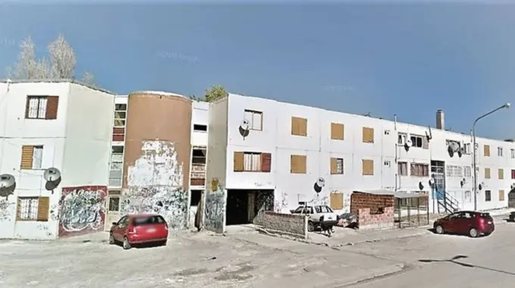 El edificio donde el exsargento fue apuñalado por jóvenes. El edificio donde el exsargento fue apuñalado por jóvenes.