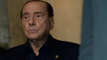 El exprimer ministro de Italia Silvio Berlusconi estuvo delicado durante su internación por coronavirus.