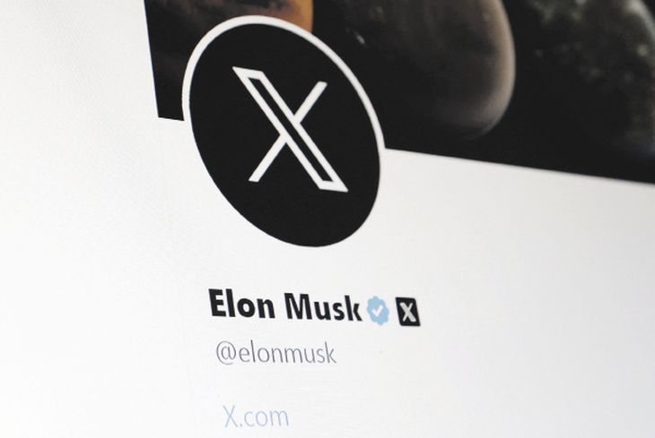CAMBIO. El multimillonario ya incorporó en su cuenta de Twitter la imagen del nuevo logo. “¡La X está aquí. Hagámolso!”, subieron desde la compañía a la red y rápidamente fue tendencia mundial.
