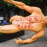 La CNTE amenaza con generar caos en CDMX durante el Mundial 2026: derriban figuras instaladas en el Paseo de la Reforma y escriben mensajes de amenaza contra Claudia Sheinbaum. La CNTE amenaza con generar caos en CDMX durante el Mundial 2026: derriban figuras instaladas en el Paseo de la Reforma y escriben mensajes de amenaza contra Claudia Sheinbaum.