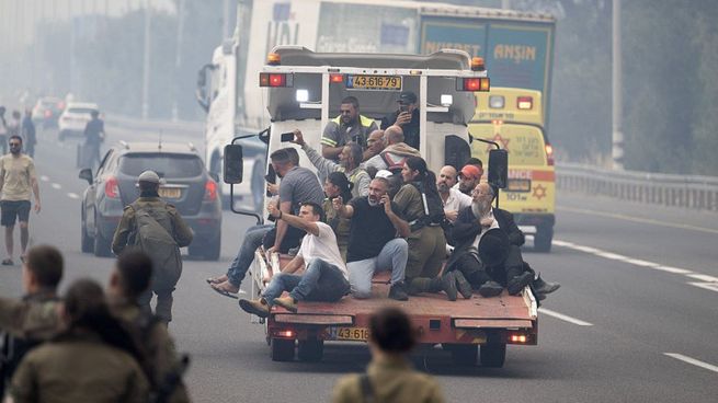 Miles de evacuados por los incendios en Jerusalén.