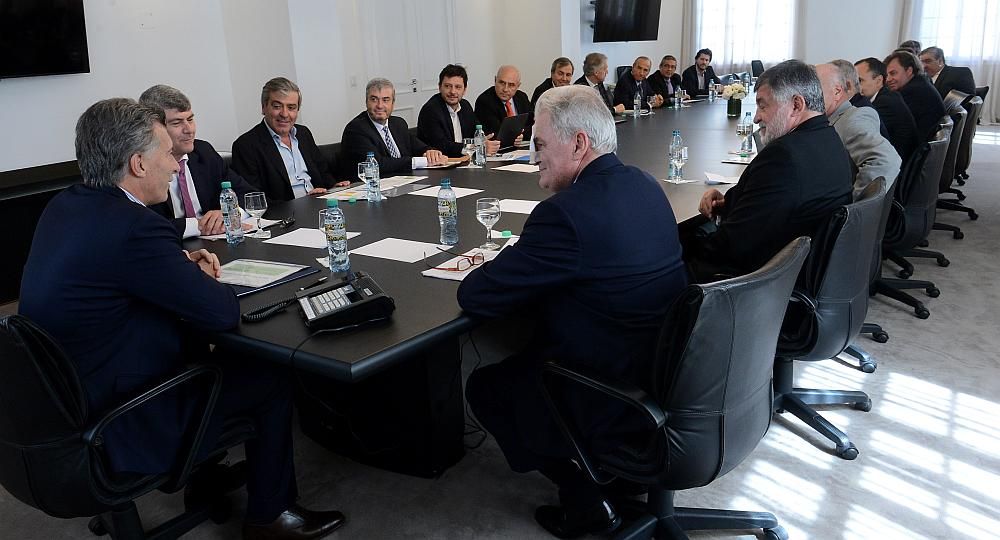 Macri mantuvo una reunión con empresarios del sector azucarero en la Residencia Presidencial de Olivos. Participaron el ministro de Agroindustria, Ricardo Buryaile y el titular del Plan Belgrano, José Cano, entre otras autoridades.