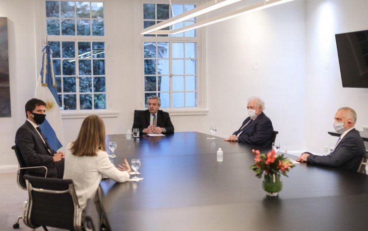Alberto Fernández y Ginés González García recibieron a las autoridades de AstraZeneca.