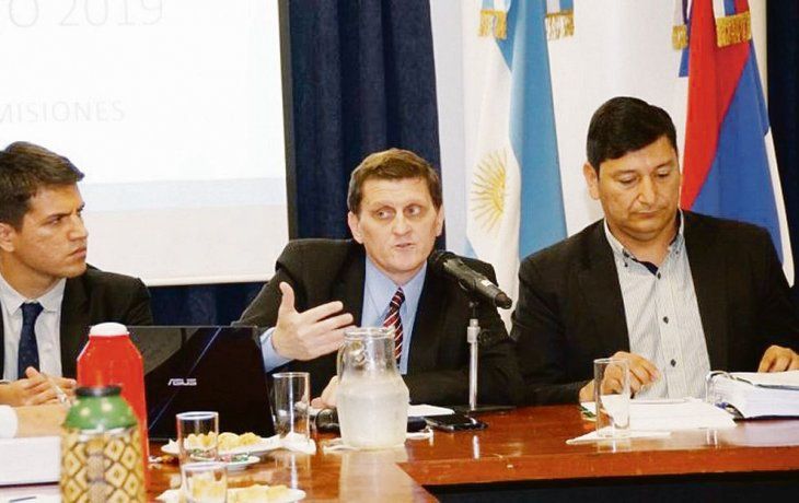 Debate. El ministro Safrán, ayer durante su presentación ante Legislatura.