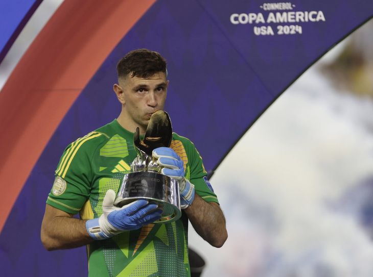 Dibu Martínez fue elegido como el mejor arquero del torneo.