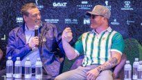 Saúl Canelo Alvarez presume su Ricard Mille en la presentación de su torneo No Golf No Life en la Ciudad de México.