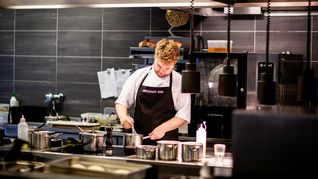 nacio en guadalajara, aplico su conocimiento farmaceutico para crear dulces caseros y se convirtio en millonario gracias al mazapan nacio en guadalajara, aplico su conocimiento farmaceutico para crear dulces caseros y se convirtio en millonario gracias al mazapan