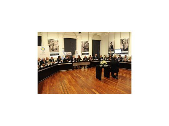 Cristina junto a la CGT Alsina en el Salón de las Mujeres del Bicentenario.