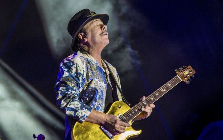 Carlos Santana se desmayó en el escenario durante un concierto