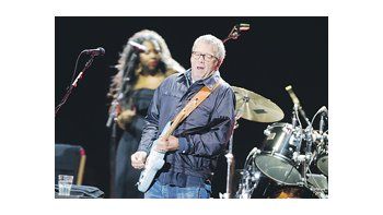 ámbito.com | El excelente recital de Eric Clapton no tuvo espacio para la demagogia ni el mal gusto y estuvo entre lo más bello y destacado del 2011.