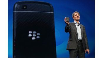 La companía presentó dos smartphones y nuevo sistema operativo.