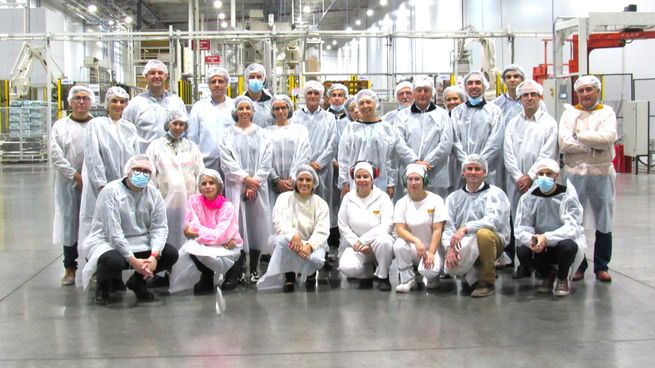 La comitiva de importadores visitó dos plantas industriales en Argentina.