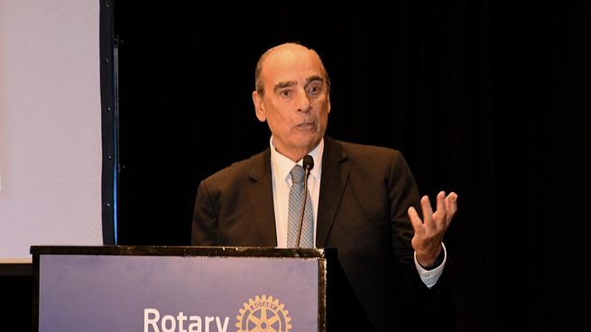 Guillermo Francos, en el Rotary, defendió la gestión de Milei.