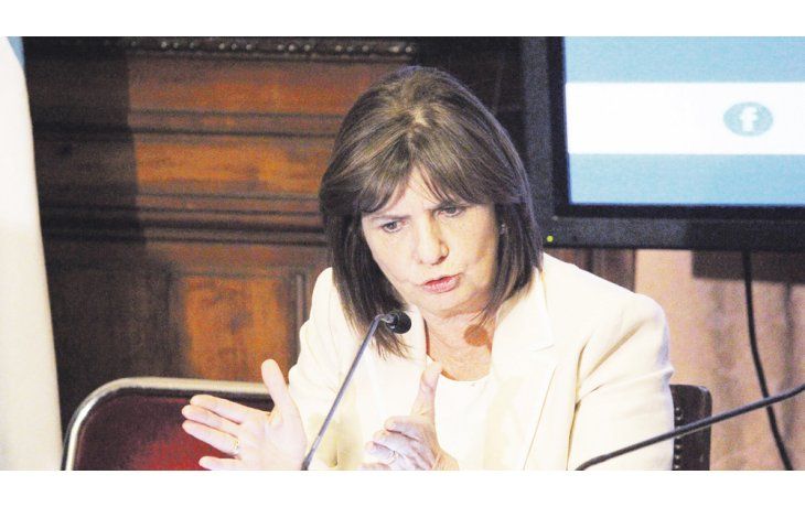 ámbito.com | Estudio. Patricia Bullrich tiene bajo análisis desde principios de este año la licitación para proveer a Gendarmería de material anti.-narcotráfico.
