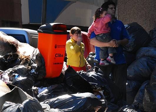 Tras el paro, comenzó a normalizarse recolección de basura en la Ciudad (foto 1)