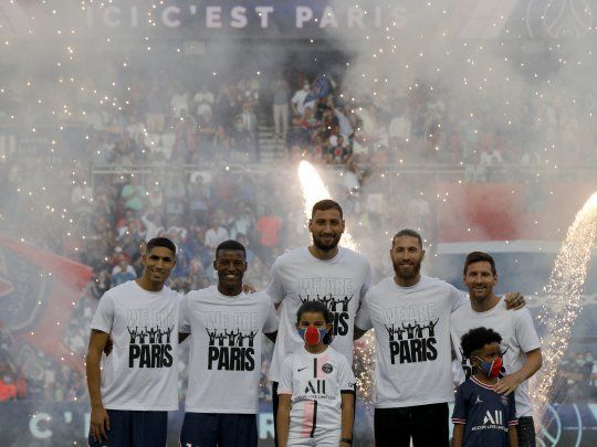 Con Messi como emblema, PSG presentó sus nuevas caras.