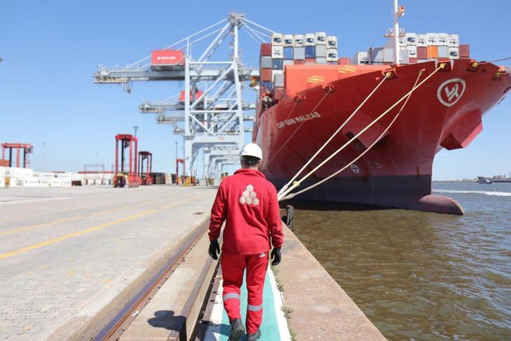 La presidenta de la UEU busca mejorar la operativa del Puerto de Montevideo para impulsar a Uruguay como hub logístico. La presidenta de la UEU busca mejorar la operativa del Puerto de Montevideo para impulsar a Uruguay como hub logístico.