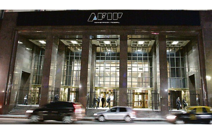 ámbito.com | AFIP. El organismo recaudador debe reglamentar la transición del régimen discrecional al de actualización automática de parámetros.