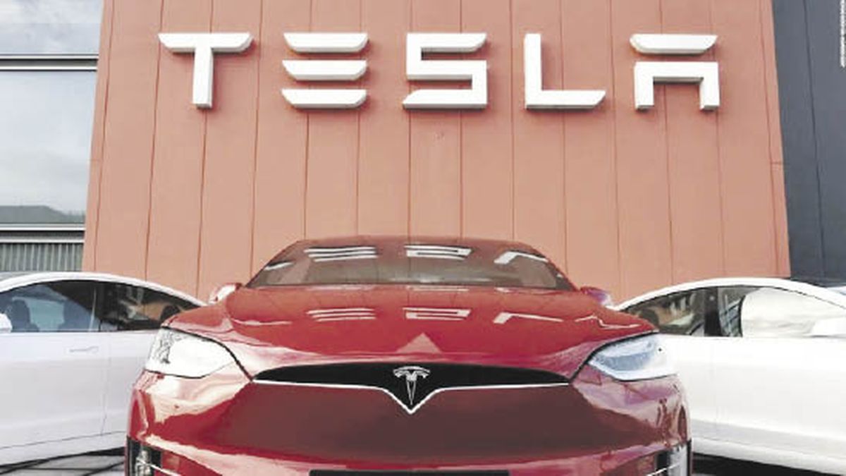 El socio de Warren Buffet halagó a Tesla: "Me sorprendió que lo hiciera tan bien"