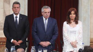 Sergio Massa, Alberto y Cristina en Asamblea Legislativa.