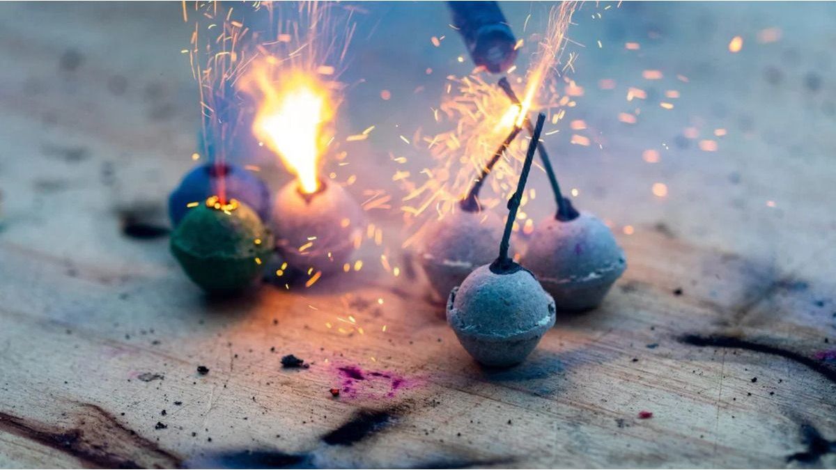 He bit her and the explosion was heard.
