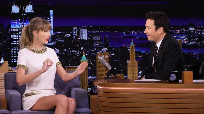Taylor Swift vuelve al programa conducido por Jimmy Fallon. 