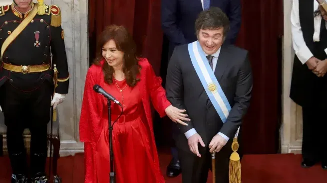 Cristina Kirchner y Javier Milei, en la asunción del libertario como Presidente de la Nación.