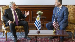 Yamandú Orsi recibirá a Lou Rinaldi luego de la decisión de Estados Unidos de congelar las visas a Uruguay. Yamandú Orsi recibirá a Lou Rinaldi luego de la decisión de Estados Unidos de congelar las visas a Uruguay.