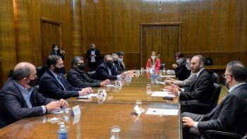 Martín Guzmán, encabezando la reunión con empresarios de la construcción.
