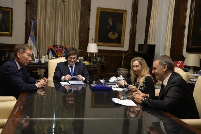 Santilli se metió en la mesa de negociación política en el Congreso por su rol de articulación con los gobernadores. Santilli se metió en la mesa de negociación política en el Congreso por su rol de articulación con los gobernadores.
