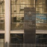 El Banco Central del Uruguay tomará decisiones este lunes sobre las tasas. El Banco Central del Uruguay tomará decisiones este lunes sobre las tasas.