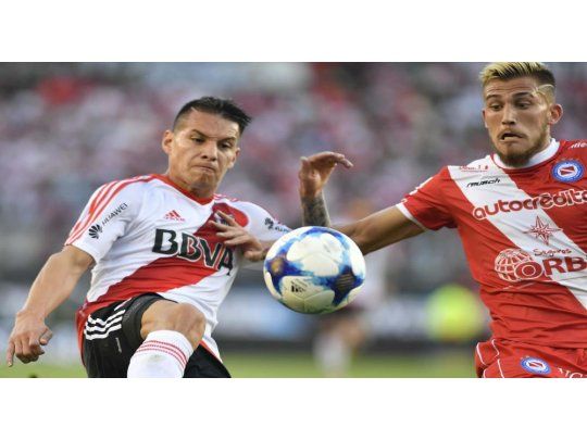 Tras el empate con Argentinos Juniors, River quedó a dos puntos del líder Boca.