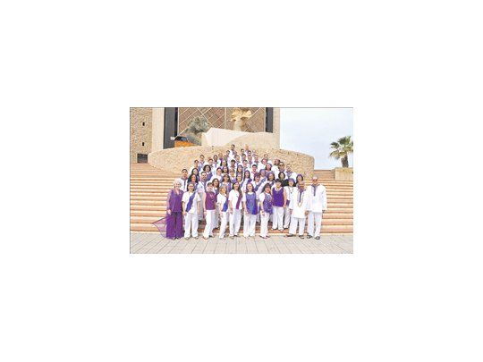 María Guinand junto a la Schola Cantorum de Venezuela, el ensamble coral elegido por Osvaldo Golijov para el estreno de su «Pasión según San Marcos».