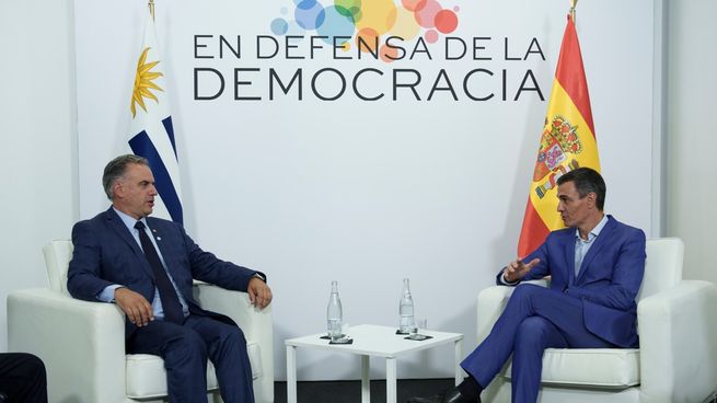 El presidente Yamandú Orsi se reunió con su par español, Pedro Sánchez.