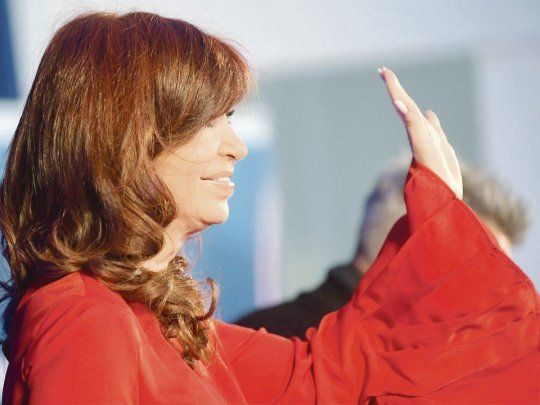 reaparición. Cristina de Kirchner se presentó el sábado en La Plata ante una multitud. No estuvo Alberto F.